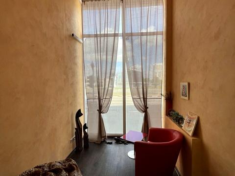 комерційна за адресою майдан Захисників України пл. (Повстання), 1