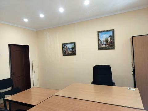 комерційна за адресою Шовковична вул., 7