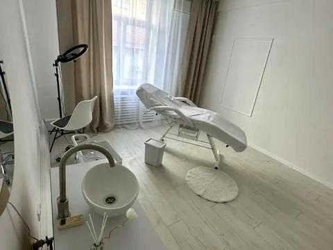 комерційна за адресою Шевченка вул., 10