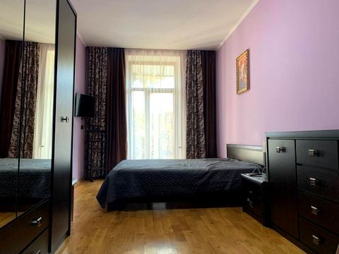 квартира за адресою Коновальця Євгена, 40