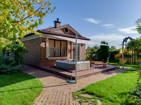 будинок за адресою смт. Козин, Козацька вул.