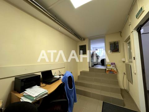 комерційна за адресою Добровольців вул. (Маршала Говорова), 8