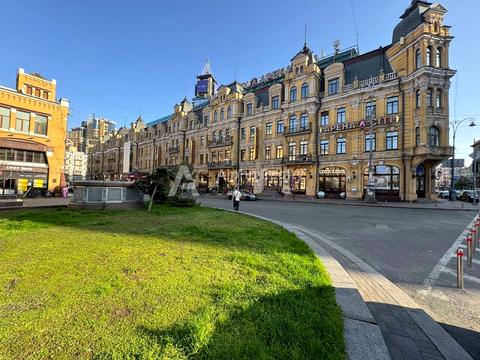 комерційна за адресою Велика Васильківська вул. (Червоноармійська), 1-3/2а