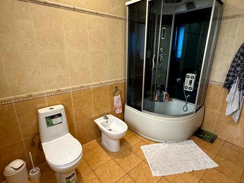 будинок за адресою коновальця, 4