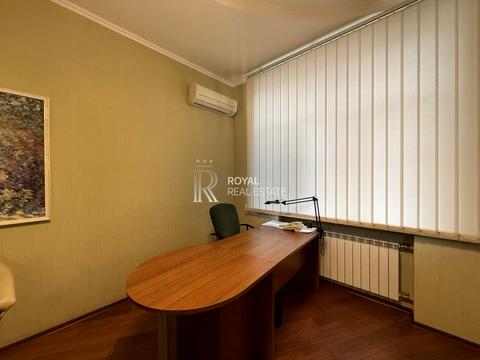 комерційна за адресою Шовковична вул., 21