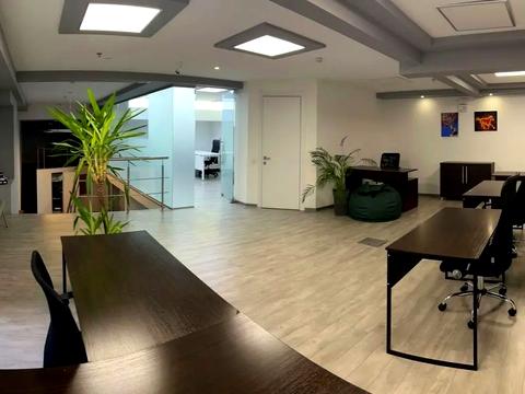 комерційна за адресою Саксаганського вул., 70