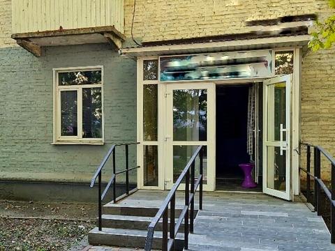 комерційна за адресою Кам'янецька вул., 118