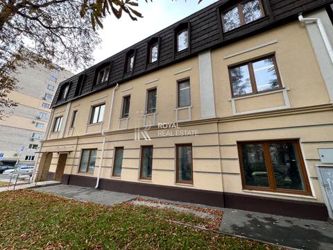 комерційна за адресою Івана Франка вул., 2б