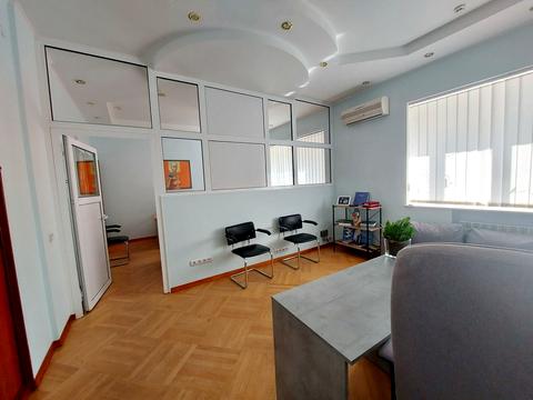 комерційна за адресою Банкова вул., 12