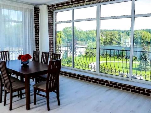 будинок за адресою Центральна, 1