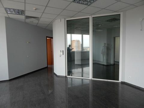 комерційна за адресою Королеви Єлизавети ІІ вул. (Глинки), 7