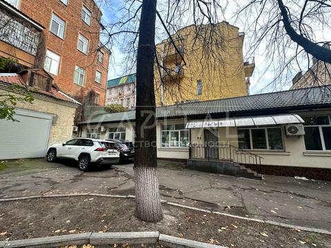 комерційна за адресою Антоновича вул. (Горького), 25В