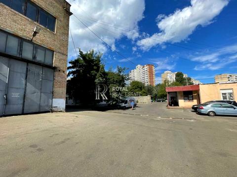 комерційна за адресою Бережанська вул., 15