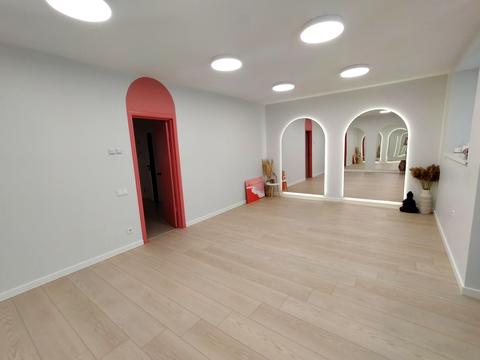комерційна за адресою Миру вул., 7