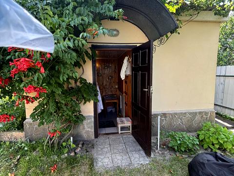 будинок за адресою Вишнева, 9