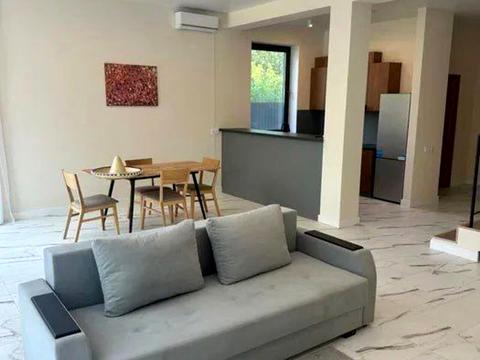 дом по адресу Сержа Лифаря ул. (Олександра Сабурова)