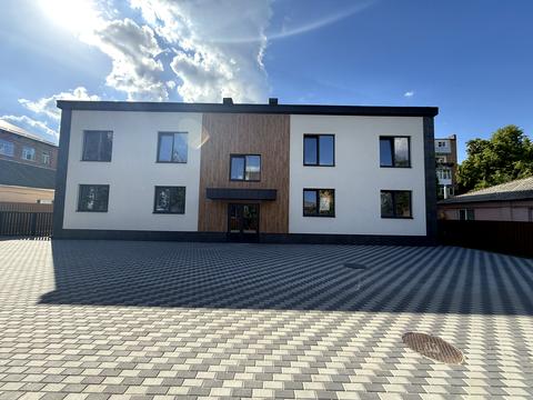 комерційна за адресою Благовісна вул., 180/4