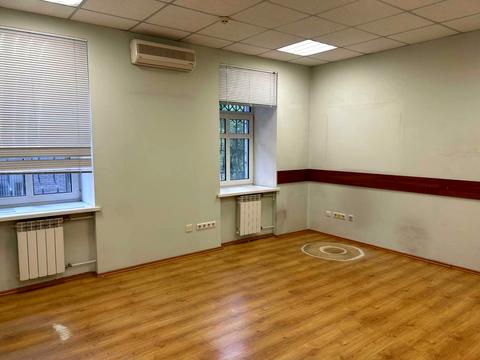 комерційна за адресою Саксаганського вул., 106Б