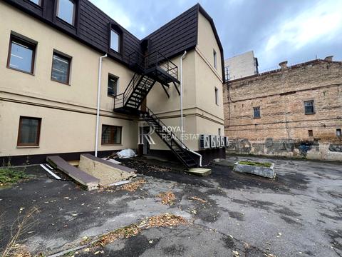 комерційна за адресою Івана Франка вул., 2б