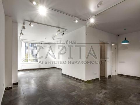 комерційна за адресою Салютна вул., 2-Б