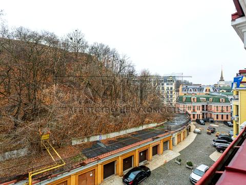 комерційна за адресою Воздвиженська вул., 42
