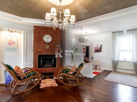 будинок за адресою Квітнева