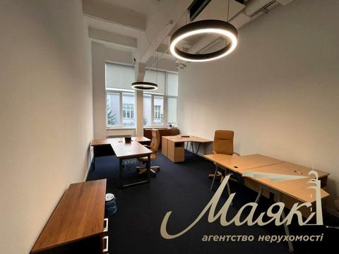 комерційна за адресою Лаврська вул. (Січневого Повстання), 16