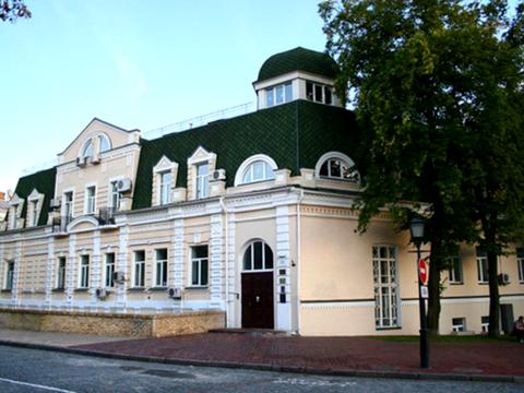 комерційна за адресою Трьохсвятительська вул., 13