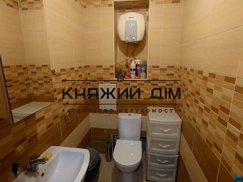 комерційна за адресою Воскресенська вул., 12-Г