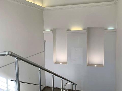 комерційна за адресою Дмитра Яворницького просп. (Карла Маркса), 68