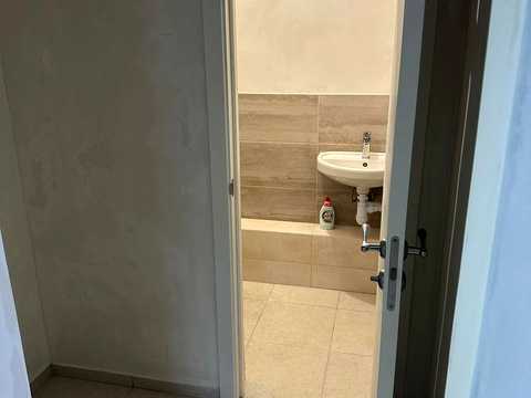 комерційна за адресою Академіка Вернадського бульв., 24