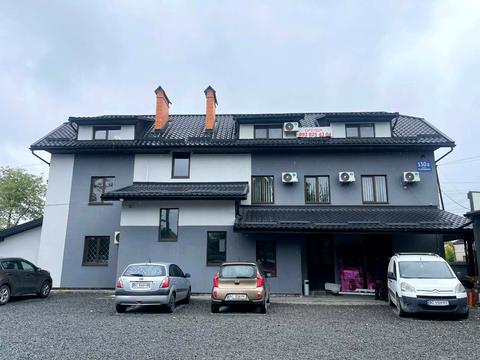 комерційна за адресою Романа Шухевича вул., 150а