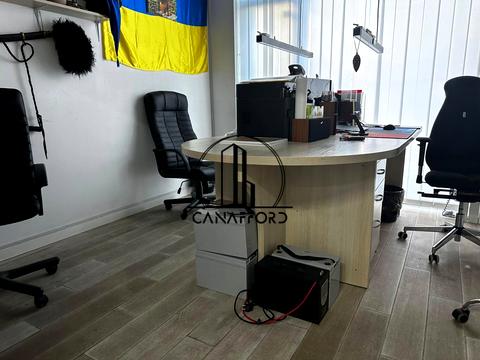 комерційна за адресою Вікентія Беретті вул., 4