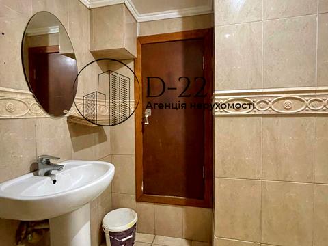 комерційна за адресою Миколи Міхновського бульв. (Дружби Народів), 13