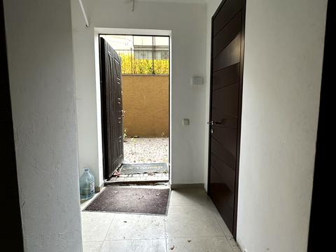 комерційна за адресою Боголюбова вул., 16