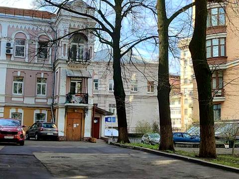 комерційна за адресою Лютеранська вул., 12