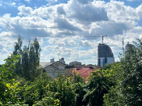 участок по адресу Добровольчих Батальйонів ул. (Панфіловців), 10