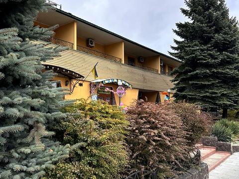 комерційна за адресою Червоної Калини просп., 79