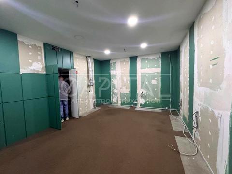 комерційна за адресою Межигірська вул., 82