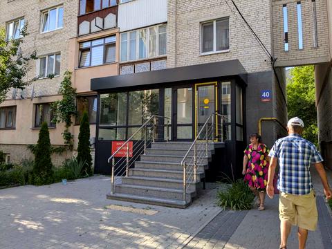 комерційна за адресою Кравчука вул., 40