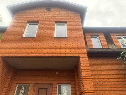 будинок за адресою Квітнева, 11