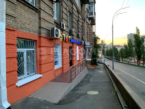 комерційна за адресою Лесі Українки бульв., 8