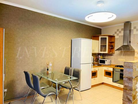 квартира за адресою Межигірська вул., 28