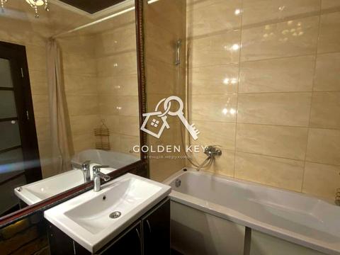 квартира за адресою Революційна, 10