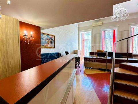 комерційна за адресою Володимирська вул., 65