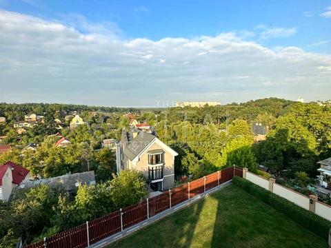 комерційна за адресою вул. Лесі Українки, 23