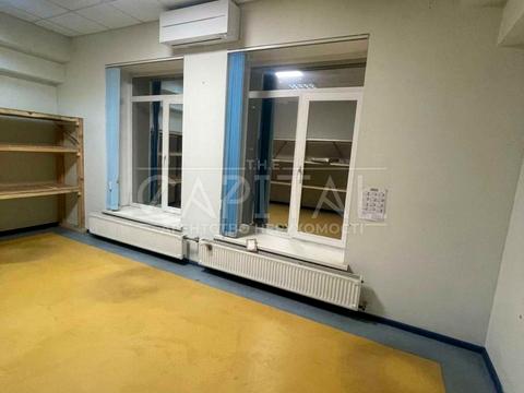комерційна за адресою Дніпровська набережна вул., 13