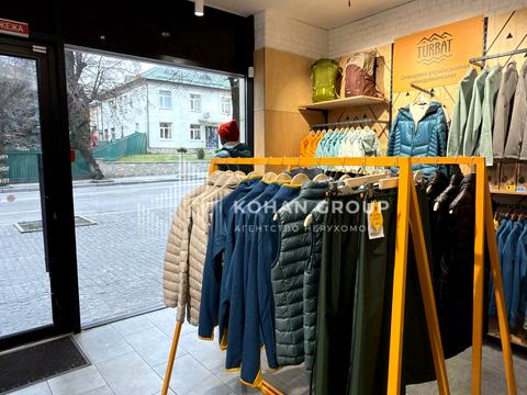 комерційна за адресою Кам'янецька вул., 54