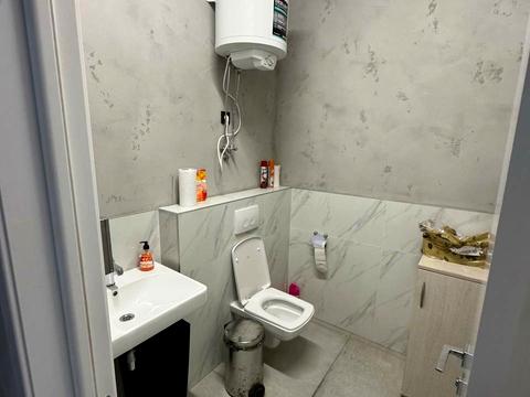 комерційна за адресою Звіринецька вул., 72