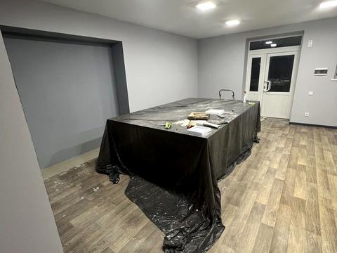 комерційна за адресою Миру вул., 7
